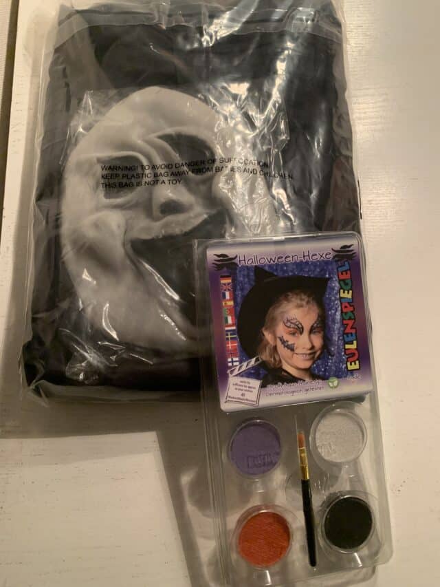 Halloween Makeup Color And Scream Mask