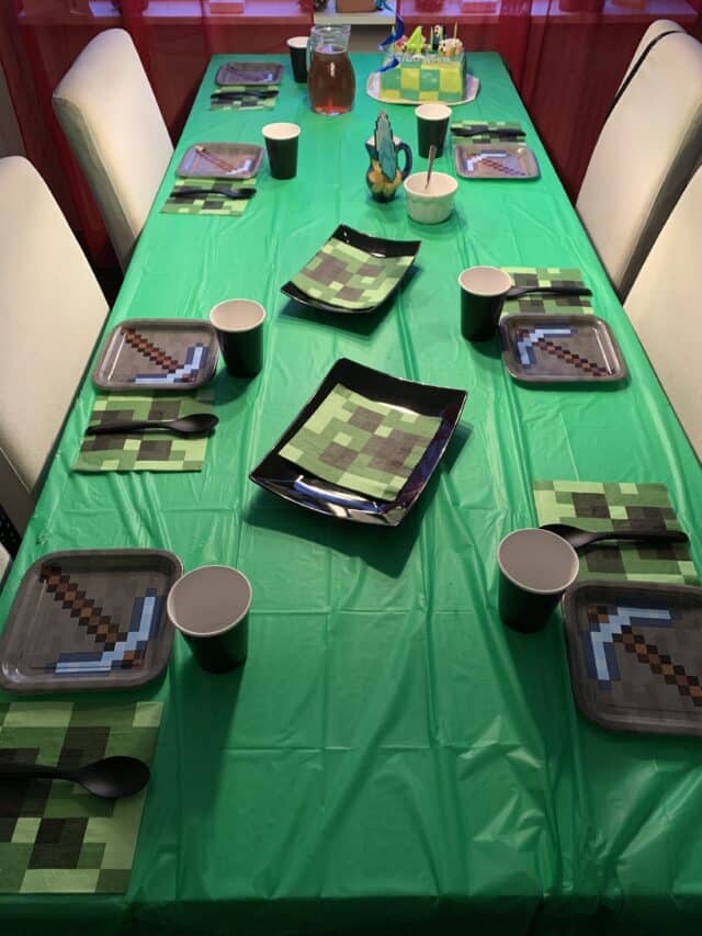 Minecraft Themed Birthday Party Table Setup